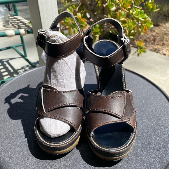 Chloe Brown Leather Women's Sandals - Picture 1 of 6
